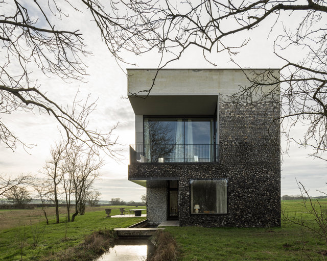 Flint House Waddesdon. Skene Catling de la Peña Architects