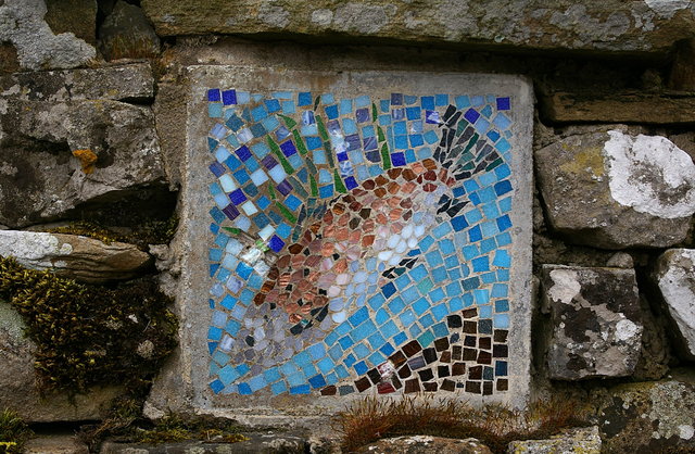 Fish Mosaic in Dry Stone Wall VB.JPG