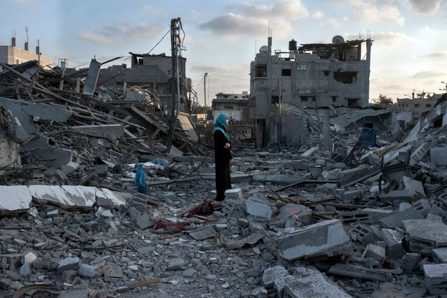 Resident returned to her house to see what remains. Al-Tufa Area, Gaza Strip