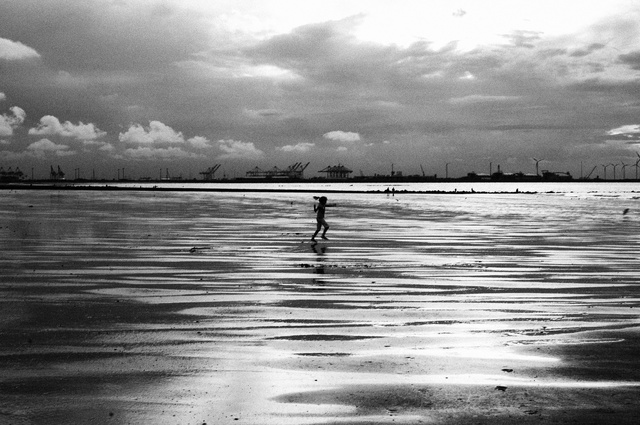 A child running on the beach of Knokke