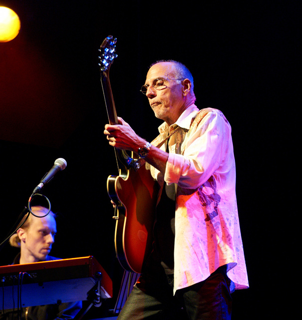 Larry Carlton