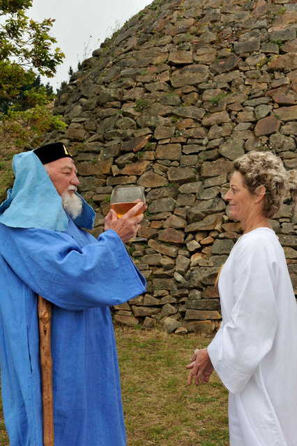 Rituel druidique sur l'île de Gavrinis, solstice d'été, Golfe du Morbihan